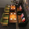 Sofá de Canto para Bar de Taverna Retrô Conjunto de Mesa e Cadeiras para Bar de Uísque Restaurante com Música Bar Café