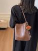 Bolso Grande de Mujer para Otoño e Invierno, Versátil Modelo Nuevo 2026, Bolso de Hombro Cruzado Sencillo, Bolso Cubo Retro de Moda