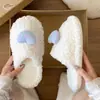 Lindas y Dulces Pantuflas de Algodón Azules con Forma de Corazón para Mujer, Adecuadas para Usar al Aire Libre, Nuevo Modelo Invierno 2026, Pantuflas Cerradas Cálidas y Cómodas para el Hogar