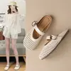 Meias-pantufas Planas para Mulheres 2026 Novo Estilo de Verão Sandálias Abertas com Recortes para Uso Externo Sapatos Slip-On Fashionáveis de Solado Macio Antiderrapantes