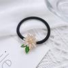 Faixa de cabelo elegante fresca Faixa de cabelo de flor de pérola branca Cordão de cabelo de margarida Acessórios de cabelo Cordão de cabelo Elástico de cabelo Fábrica de acessórios de cabelo atacado