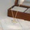 Cadena Clavicular Elegante para Mujer con Baño de Oro Real y Circonita Microincrustada, Collar Único con Diseño de Lazo, Exquisita Cadena de Cuello para el Uso Diario