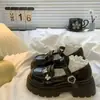Zapatos Mary Jane de plataforma de suela gruesa para niños 2025 Otoño Nuevo Japonés Nuevo Retro Moda Combinar Falda Nuevos Zapatos Individuales