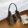 Bolso de felpa para mujer, nueva moda de otoño 2026, bolso de hombro de moda para llevar debajo del brazo, bolsa de mano tipo tote de gran capacidad para el día a día