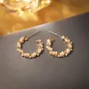 Pendientes populares de aro con cuentas pequeñas de aguja de plata S925, chapados en cobre con oro real, lujo ligero, estilo francés de alta gama, versátiles pendientes de aro en forma de C para mujer