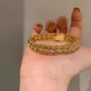 Pulsera Vintage Resistente Versátil de Lujo para Otoño e Invierno para Mujer, Brazalete Dorado Estilo Palacio de Lujo Ligero Retro Francés