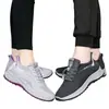 Zapatos deportivos casuales de primavera para mujeres mayores, zapatos ligeros para viajar, zapatos de malla transpirable para padres, zapatos para caminar para personas de mediana edad y mayores