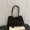 Bolso estampado de leopardo para mujer, gran capacidad, nuevo bolso casual de hombro o axila para principios de otoño de 2026, bolso tote de diseño único para el trabajo
