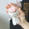 Mini Bouquet Fresco Pequeño Rosas Flores Secas Mini Exquisito Regalo de Acompañamiento Regalo de Bolsillo de Cumpleaños Flores de Temporada de Graduación