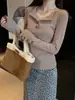 Elegante gola semiaberta, top base escovado e espessado para mulheres, outono e inverno de 2026, camiseta slim fit com forro de fleece e design de ombro regular