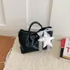 Bolso de mano estilo coreano para mujer, adecuado para el trabajo y los desplazamientos, nuevo bolso cruzado casual de principios de otoño 2026, bolso de hombro y para debajo del brazo a la moda