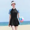 Traje de baño para estudiantes mujeres, de una pieza conservador, talla grande, estilo falda, con diseño de corte recto, efecto adelgazante, estilo coreano, y una estética fresca y simple; al por mayor