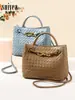 2025 Design de Nicho Sensação de Alto Padrão Grande Capacidade Bolsa de Mão Moda Feminina Versátil Elegante Simples Bolsa Tecida Artesanal