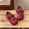 Sapatos de Princesa para Meninas 2026 Primavera/Outono Prata Estilosos Sapatos de Couro Infantis Mocassins de Solado Macio Sapatos Individuais Antiderrapantes Sapatos de Performance