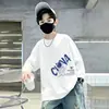 Camiseta básica manga longa da moda para crianças mais velhas, nova T-shirt interna estilo coreano com desenho para meninos, outono 2026