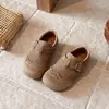 Zapatos de piel para niña, nueva colección primavera/otoño 2026, modernos zapatos estilo Birkenstock para niños, suela suave, antideslizantes, para niños medianos y mayores, zapatos casuales para estudiantes