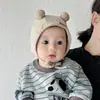 Touca de Bebê Estilo Outono e Inverno Touca para Menino com Proteção para as Orelhas Touca à Prova de Vento para Bebês Pequenos Chapéu Fetal para Recém-Nascidos Chapéu com Proteção para a Fontanela de Menino