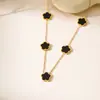 Moderna, Elegante, Sencilla y Versátil Cadena para Clavícula de Acero Inoxidable Chapado en Oro con Trébol de Cuatro Hojas de la Suerte y Cinco Flores Collar de Alta Gama para Mujer