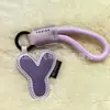 Venta al por mayor transfronteriza de llaveros japoneses y coreanos con letras en inglés, dijes para bolso de cuero dopamina, pequeños accesorios y regalos
