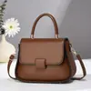 Nova Bolsa Feminina Bolsa de Ombro Textura de Alta Qualidade Urbana Simples Retrô Europeia e Americana Bolsa Quadrada Pequena Bolsa de Mão Versátil para o Dia a Dia