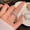Anel de Zircônia Super Brilhante de Alta Qualidade para Mulheres, Anel para Dedo Indicador com Design de Nicho de Luxo Leve, Joias Abertas da Moda e Únicas para Atacado