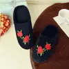 Nuevas Zapatillas de Algodón Suave para Casa, para Interiores, Antideslizantes, Bordadas con Flores, Zapatillas de Algodón Silenciosas para Suelo de Madera en Casa
