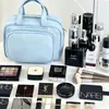 Nova bolsa de maquiagem azul claro 2026, grande capacidade, à prova d'água, com compartimentos e camadas, uma bolsa de armazenamento luxuosa e portátil