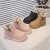 Botas de nieve de invierno para niñas, forradas de felpa, nuevo estilo 2026, cálidas botas de algodón negras para niños, tallas medianas y grandes, zapatos de algodón para niñas