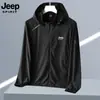 Jeep Spirit Jeep Ropa con Protección Solar de Seda de Hielo Chaqueta de Piel Personalizada para Hombres y Mujeres Parejas Chaqueta Fina de Verano para Exteriores