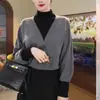 Top de moda de terciopelo térmico acanalado de 260 g, cálido para otoño, talla grande, cuello semialto, diseño de dos piezas falsas, manga murciélago