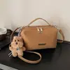Nova Bolsa de Mão de Nicho Outono/Inverno 2025, Bolsa Simples Estilo Marmita, Bolsa de Ombro Transversal Versátil Retro de Alta Qualidade para Mulheres