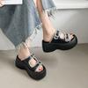 Chinelo Prateado Quente Famoso na Internet Antiderrapante Sola Grossa Feminino Verão Uso Externo 2025 Novo Estilo Sola Macia Sandálias Plataforma com Saia
