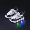 Al por mayor Zapatillas Luminosas Nuevas de Dibujos Animados para Niños Primavera y Verano para Niños Pequeños y Medianos Zapatillas Luminosas con Velcro Zapatos Casuales