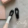 Mocasines de cuero versión gruesa estilo británico para mujer punta redonda pequeña moneda dorada sin cordones tacón grueso zapatos de una sola suela zapatos de cuero pequeños universitarios JK