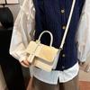 Diseño de nicho costuras de color contrastante bolso cuadrado pequeño portátil nuevo invierno 2024 moda coreana simple retro bolso de hombro
