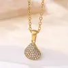 Pendente Criativo Cravejado com Micro Diamantes de Venda Quente Transfronteiriça, Colar de Aço Inoxidável de Luxo Leve e Elegante com Concha, Não Desbota, Atacado