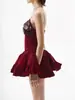 Vestido de Moda Vietnamita de Nicho de Luxo com Patchwork de Lantejoulas, Suspensório na Cintura, Veludo, Costas Abertas, Flor em Botão Bufante