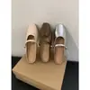 Primeiro Encontro com a Sra. Meias-pantufas Abertas Ji para Mulheres, Uso Externo de Verão, Sapatos Individuais Prateados Estilo Coreano, Estilo Fada Francesa, Sapatos Rasos de Festa
