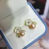 Pendientes Pequeños y Versátiles de Aguja S925 Lujo Accesible Pendientes de Diseño Exquisito de Nicho Pendientes de Camelia con Goteo de Aceite Pendientes de Perla Natural