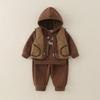 2026 Novo Modelo Algodão Grau A Conjunto de Três Peças Outono e Inverno para Meninos, Roupa Casual para Bebês Meninos, Jaqueta Quente Infantil