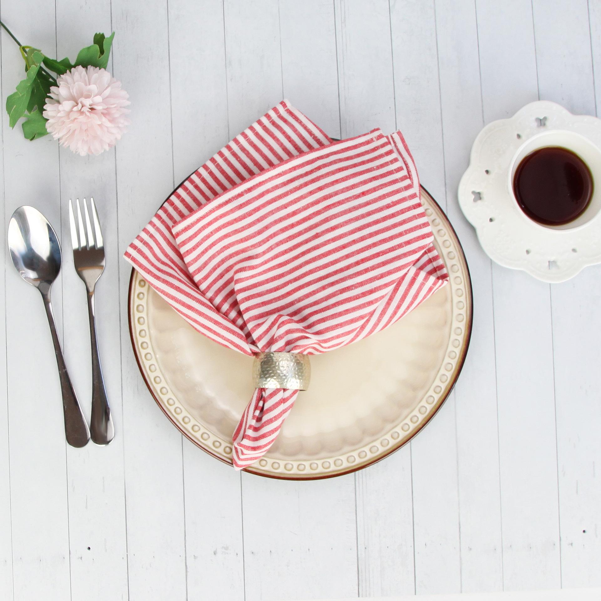 012-Red-Breakfast_01.jpg