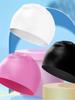 Gorro de natación de silicona impermeable cómodo para entrenamiento protección para los oídos no aprieta el cabello alta elasticidad color sólido hombres y mujeres gorro de ducha para nadar