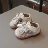 Zapatos dulces para niñas pequeñas de 1 a 3 años, nuevo modelo primavera/otoño, con detalles de lazo y flor, suela suave, versátiles zapatos de princesa