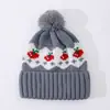 Chapéu de Lã com Bolinha de Pelo de Cereja Fofo Estilo Fair Isle para Mulheres Outono e Inverno Quente Proteção para Orelhas de Natal Chapéu de Tricô