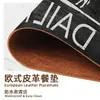 Aislado Pequeño Impermeable Cuero Protección Ocular Cuadrado Estilo Europeo Popular Cuero Base para Ratón Esterilla para Hornear Salvamanteles Fábrica Fuente Venta al por Mayor