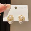 Brincos de Tarraxa Flor de Zircônia e Pérola Banhados a Ouro 14K com Pino de Prata Leve Luxo Exquisitos Versáteis Estilo Francês