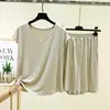 Novo Conjunto de Pijama Casual Feminino Fino de Verão Youkesi Camiseta de Manga Curta com Decote V Shorts de Cintura Alta Conjunto de Duas Peças