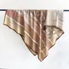 Novo Estilo de Verão Lenço de Seda com Estampa de Corrente, Lenço Quadrado Grande Versátil para Viagem, Proteção Solar, Xale para Ambiente com Ar Condicionado, Lenço Decorativo