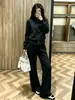 Conjunto esportivo casual estilo europeu para mulheres, novo modelo outono e inverno 2026, elegante moletom de gola alta soltinho e calça longa conjunto de duas peças, efeito emagrecedor