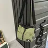 Bolso de Cubo con Cordón Bordado de Diamantes para Hombres y Mujeres 2025 Nuevo Ligero Bolso de Hombro para Commuter Versátil Bolso Cruzado para Teléfono Móvil